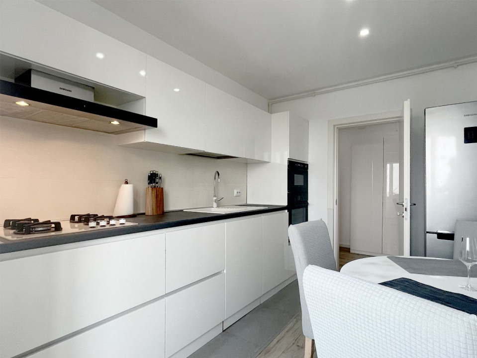 DECEBAL, 3 CAMERE LUX-95 MP!