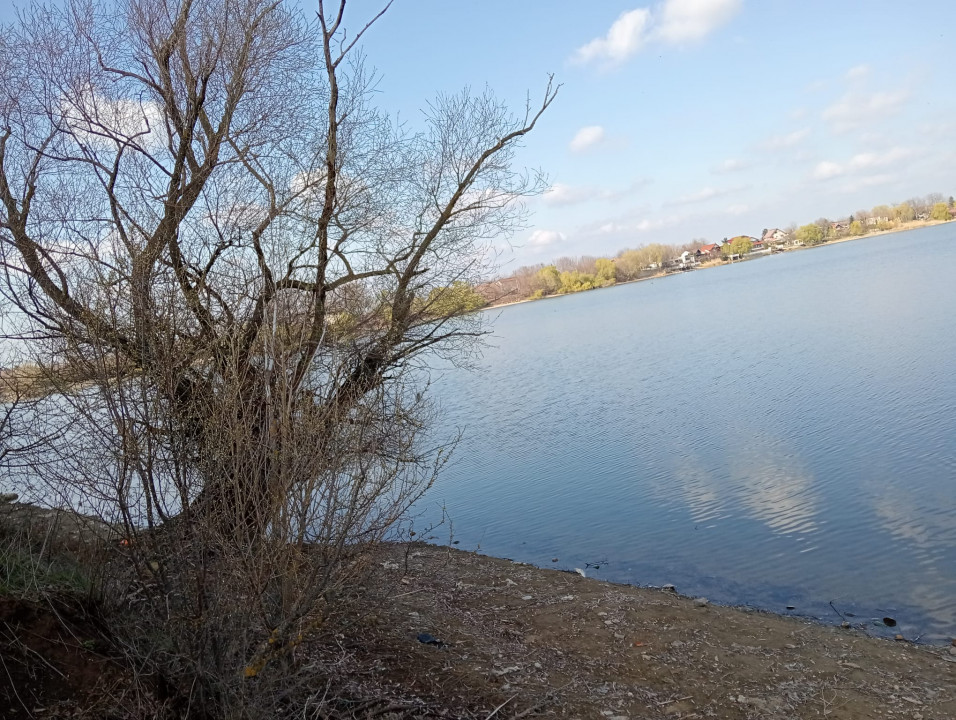 SUPER OCAZIE SE VINDE TEREN CU DESCHIDRE LA LAC