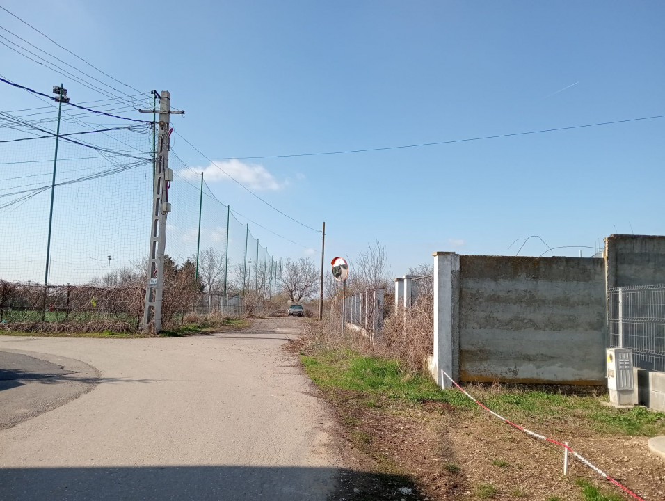 SUPER OCAZIE SE VINDE TEREN CU DESCHIDRE LA LAC