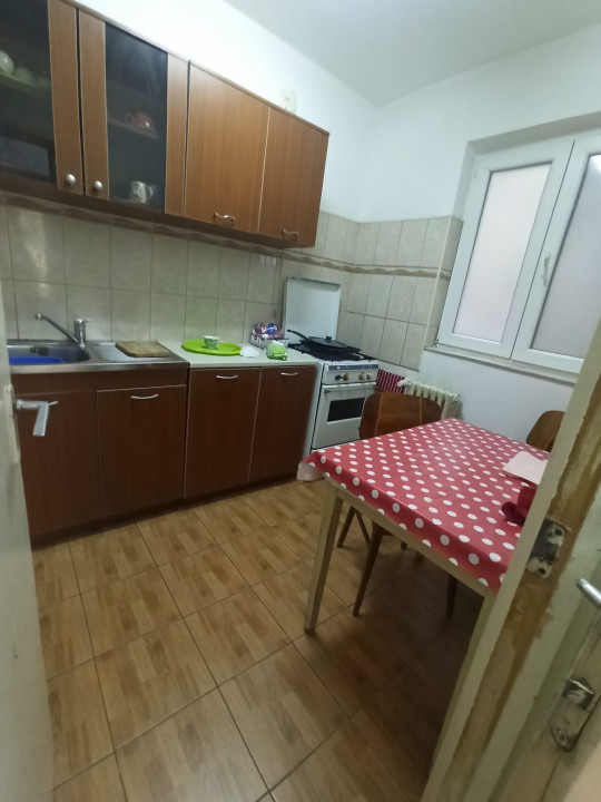 SUPER OFERTA SE VINDE APARTAMENT 3 CAMERE SPATIOS APROAPE DE METROU TINERETULUI