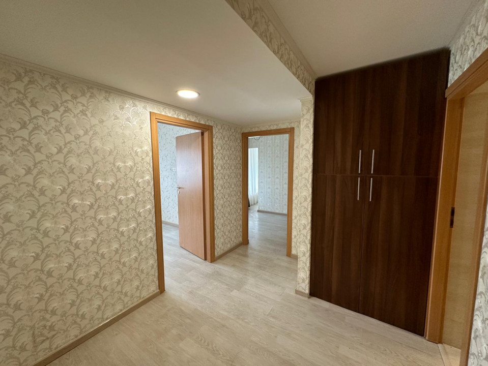 4 camere Poseidon Residence, pe malul lacului Plumbuita