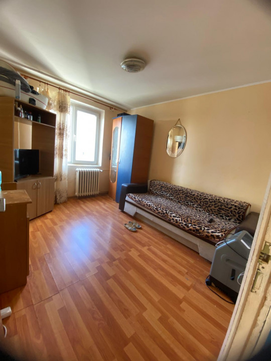 SE VINDE APARTAMENT 3 CAMERE DECOMANDAT SPATIOS IN ZONA RAHOVA-MARGEANULUI 