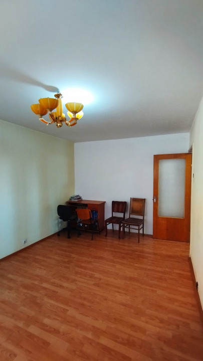 SE VINDE APARTAMENT 3 CAMERE DECOMANDAT SPATIOS IN ZONA RAHOVA-MARGEANULUI 