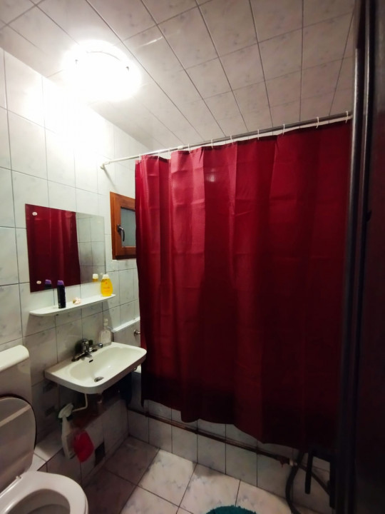 SE VINDE APARTAMENT 3 CAMERE SPATIOS SI RENOVAT IN ZONA PIATA RAHOVA