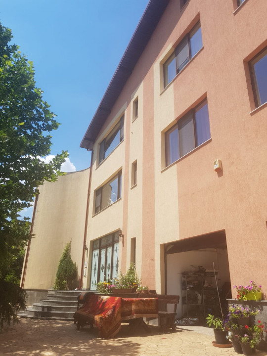 VAND VILA DUPLEX DE LUX 800 MP UTILI SI 1130 MP TEREN LANGA LACUL CERNICA 