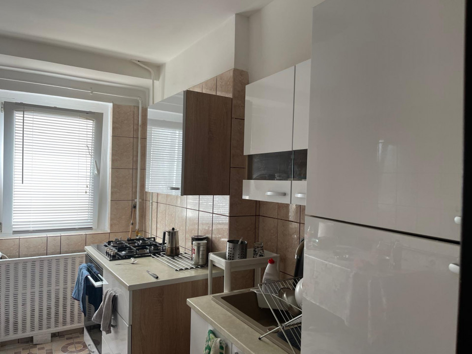 SE VINDE APARTAMENT RENOVAT 3 CAMERE DECOMANDAT IN VIILOR-Sebastian 