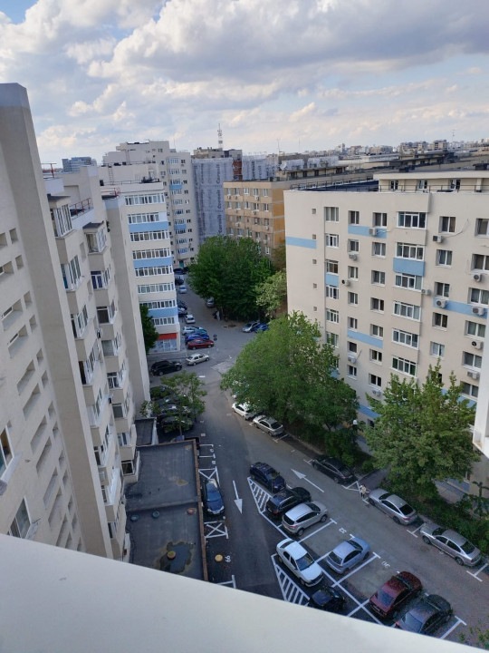 VAND APARTAMENT 3 CAMERE SPATIOS LANGA METROU APARATORII PATRIEI BERCENI