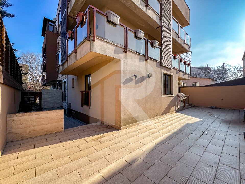 Metrou Jiului - apartament cu 3 camere și curte proprie + 2 parcări