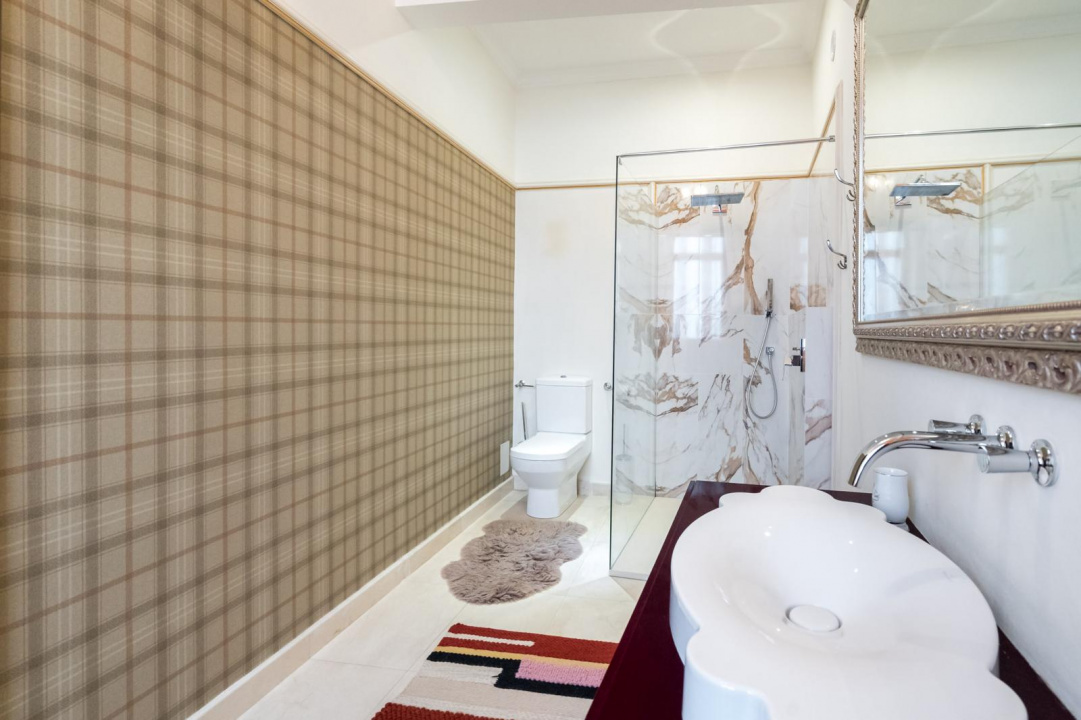 ARMENEASCA, APARTAMENT LUX-190 MP!