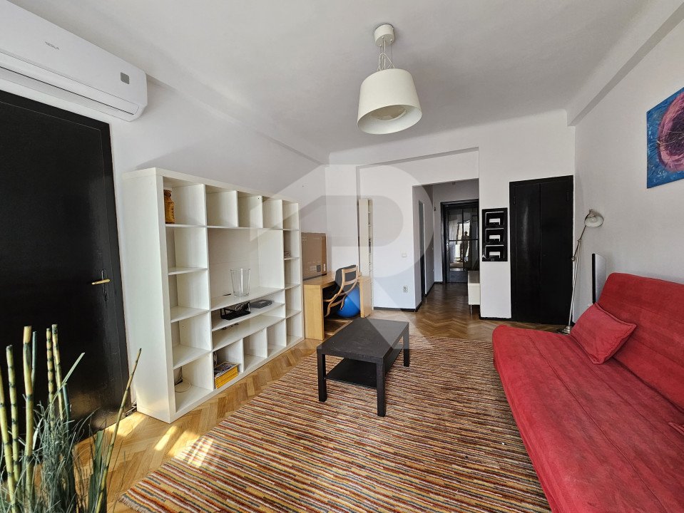 Apartament cochet cu 3 camere, la prima inchiriere , zona ultracentrala !