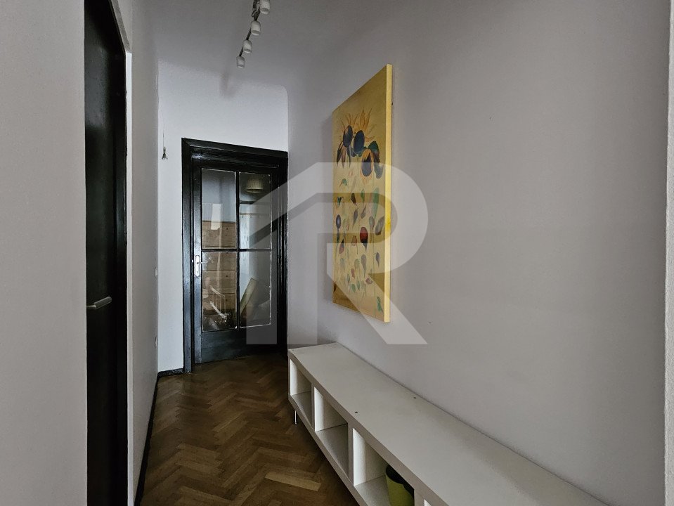 Apartament cochet cu 3 camere, la prima inchiriere , zona ultracentrala !