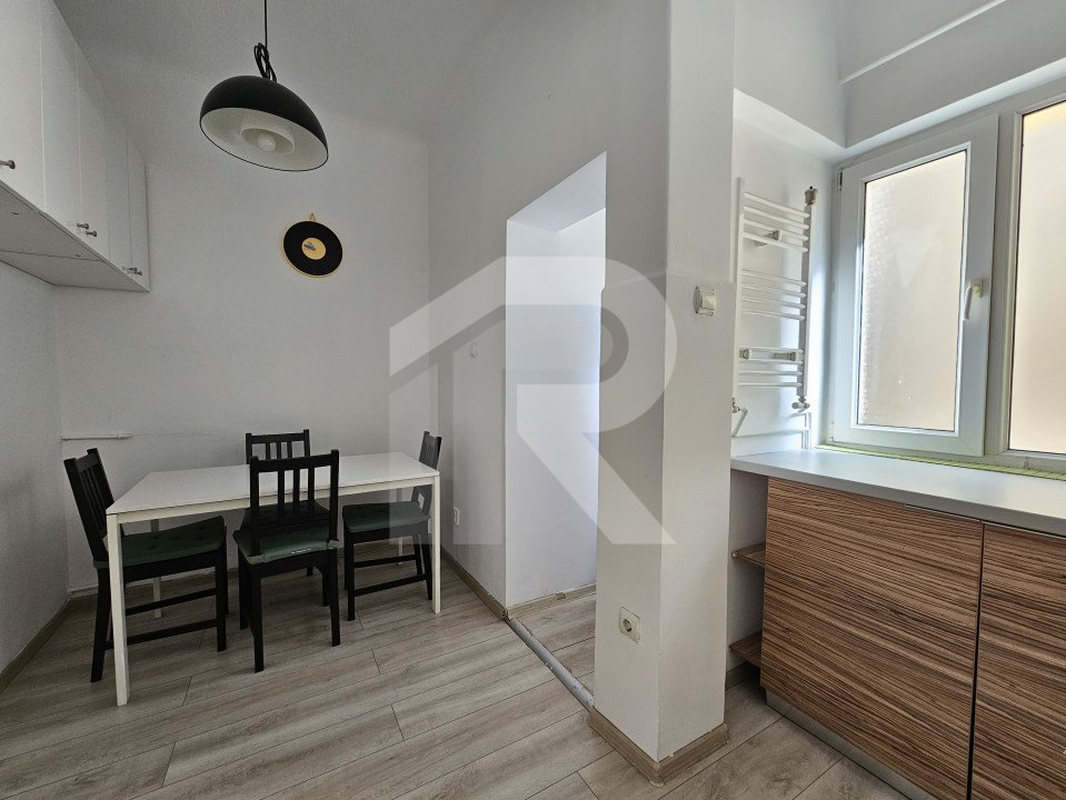 Apartament cochet cu 3 camere, la prima inchiriere , zona ultracentrala !