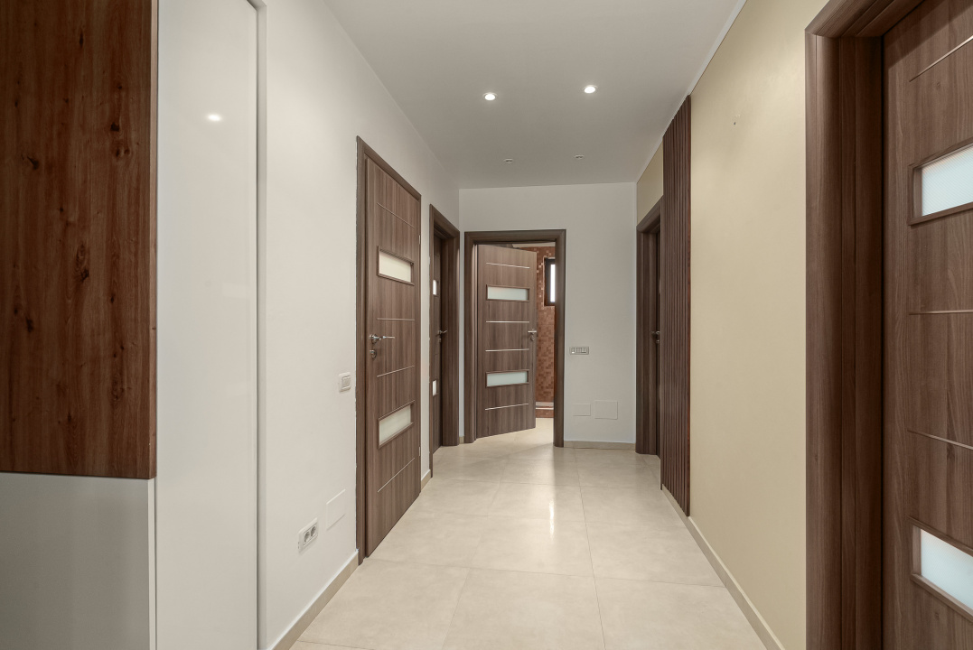 The PERFECT ONE! Apartament gata de mutat, mobilat si utilat, cu parcare!