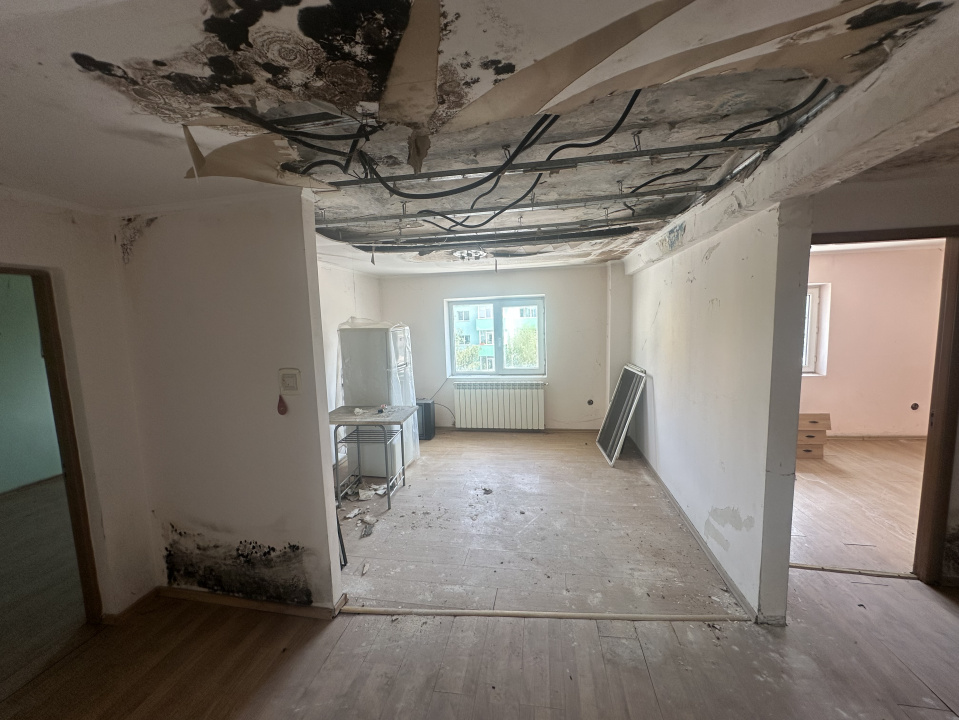 1 DECEMBRIE, 4 CAMERE 98 MP, LOT 22 MP PARCARE!