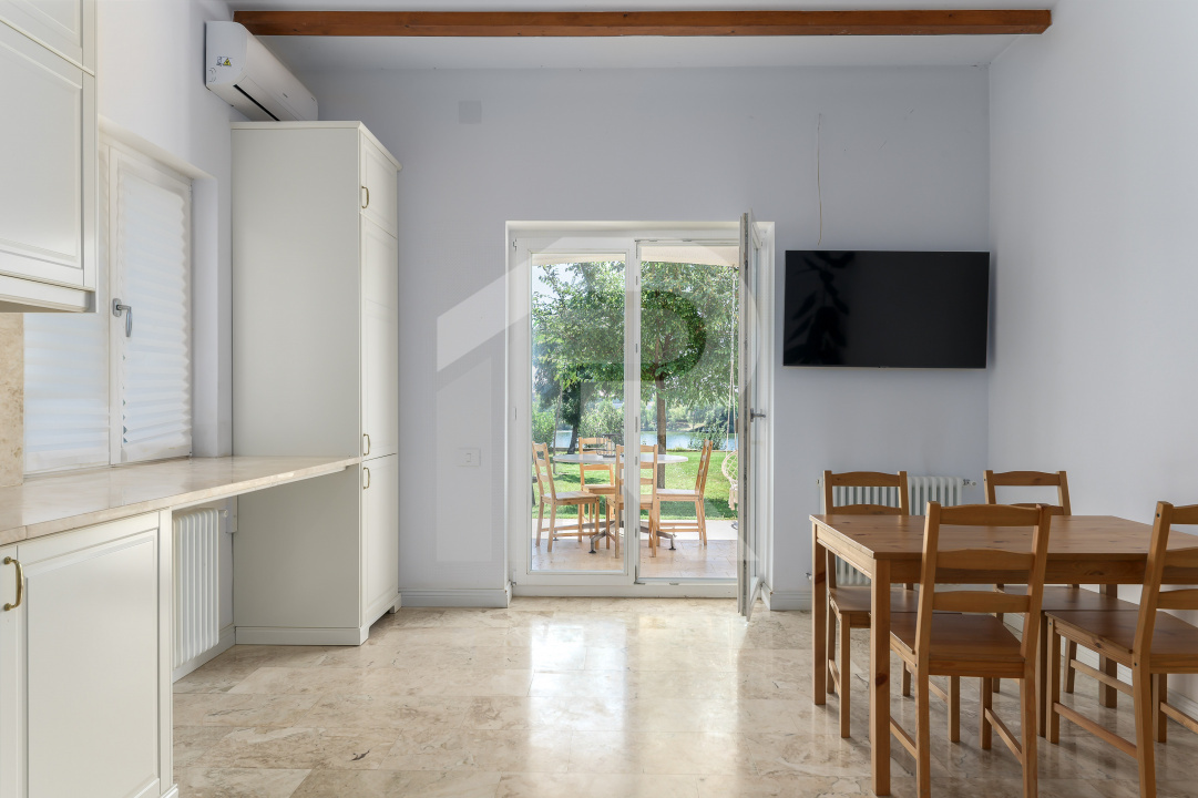 Vilă elegantă cu piscină și ieșire la Lac – Căciulați, Balotești