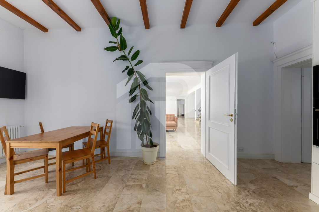 Vilă elegantă cu piscină și ieșire la Lac – Căciulați, Balotești