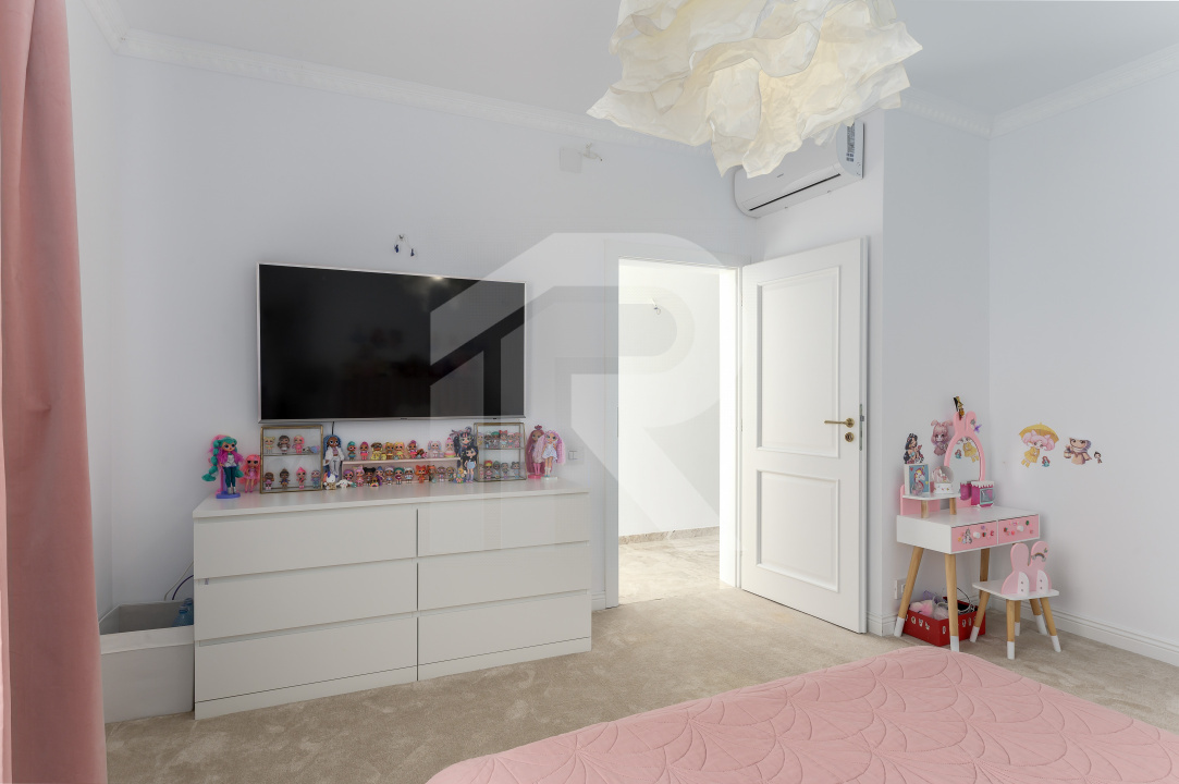 Vilă elegantă cu piscină și ieșire la Lac – Căciulați, Balotești