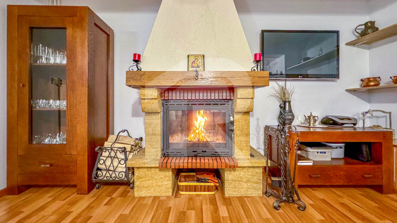 Casa | 356 mpc | Lot 1422 mp | Atelier de creatie | Locuinta/sediu | Baicoi