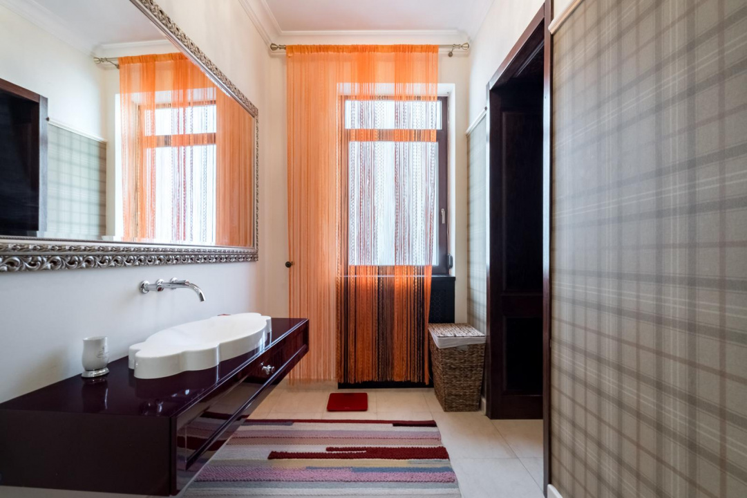 ARMENEASCA APARTAMENT 6 CAMERE 190 MP!