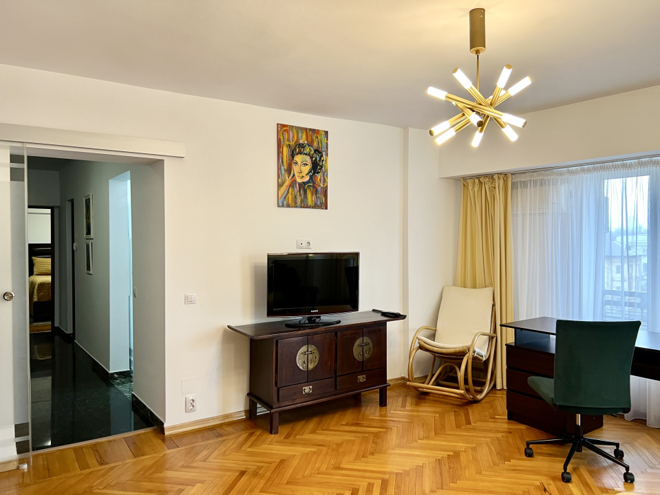 Inchiriere apartament 2 camere (Unirii) (Parcul Izvor). Priveliste superba.