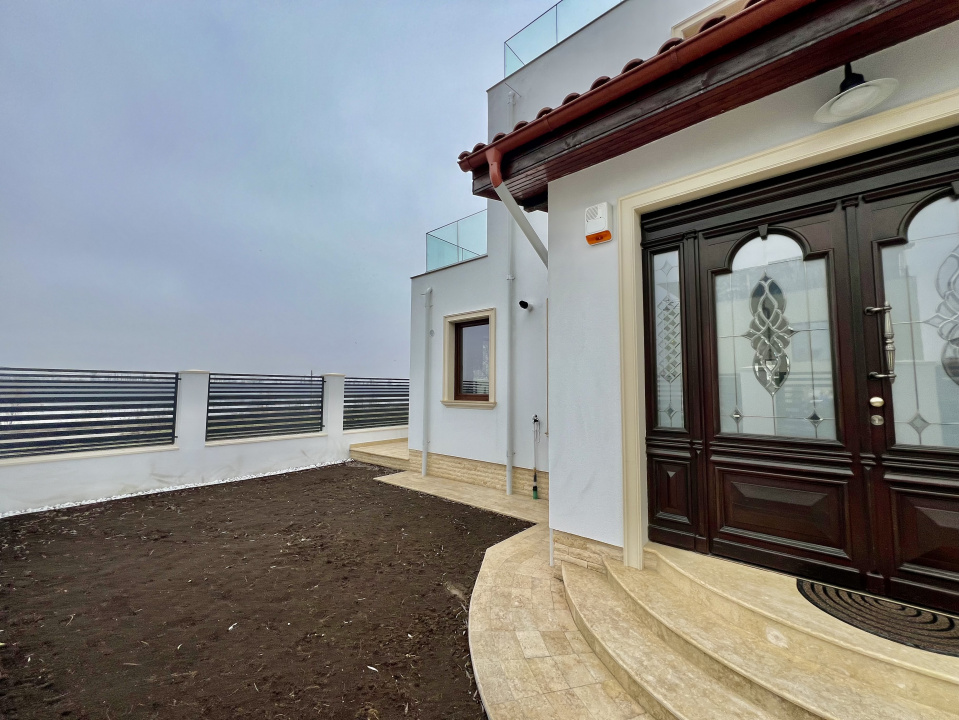 Vilă cu Arhitectură Moderna - Vedere la Lac