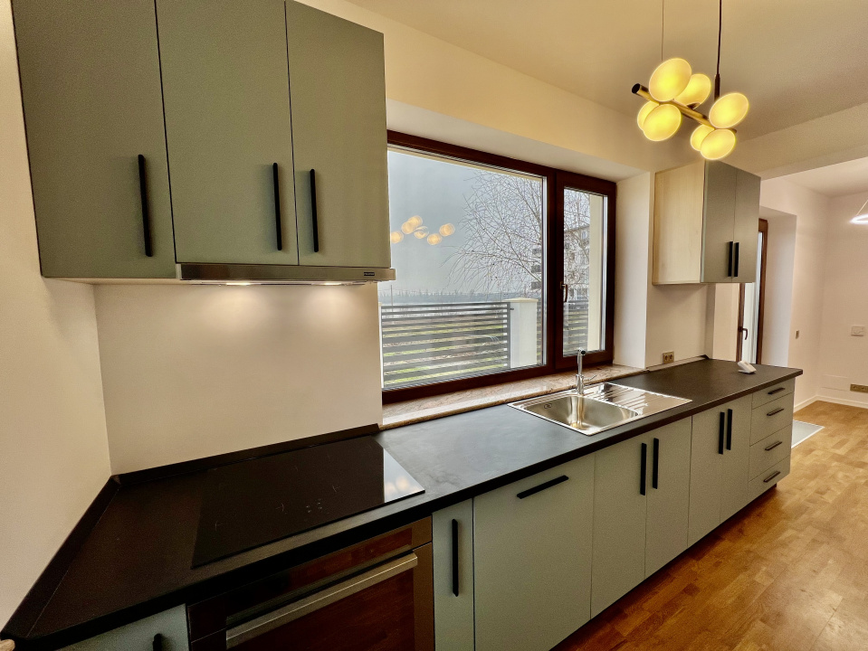 Vilă cu Arhitectură Moderna - Vedere la Lac