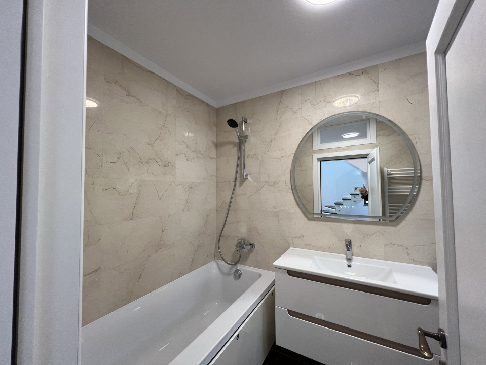 Vilă cu Arhitectură Moderna - Vedere la Lac