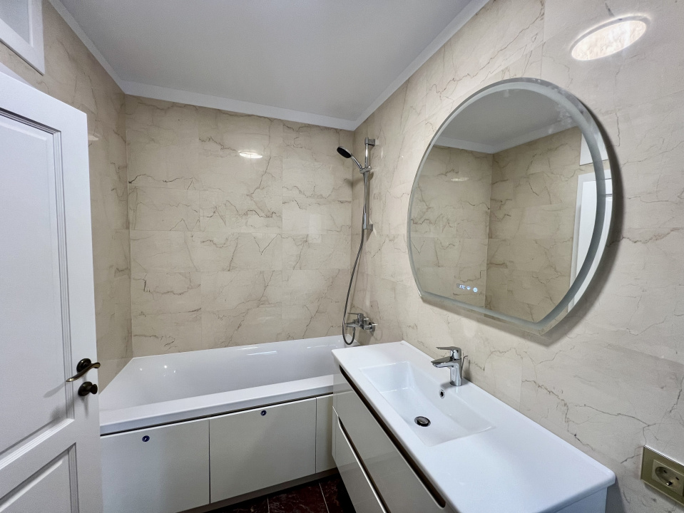 Vilă cu Arhitectură Moderna - Vedere la Lac