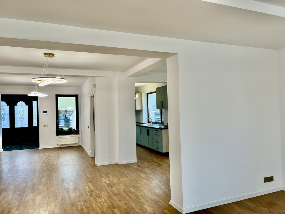 Vilă cu Arhitectură Moderna - Vedere la Lac