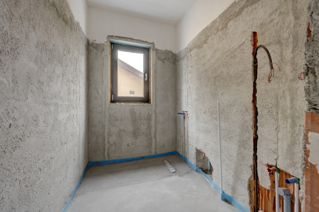 Casa se preda finisata - 4 bai - 3 dormitoare - curte - parcare -  metrou Păcii 