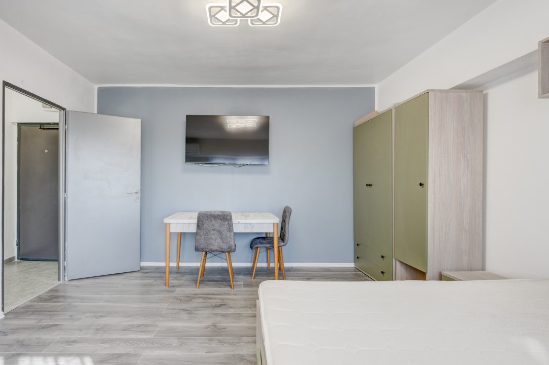 Piata Delfinului, Mega Mall, Garsoniera renovata, Mobilata si utilata !