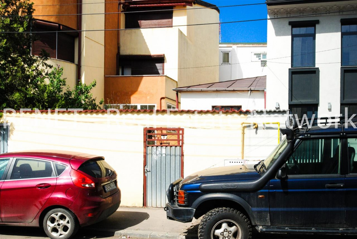Casa 2 camere STEFAN CEL MARE - TUNARI singur curte OCAZIE!