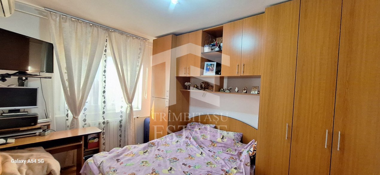 Apartament 3 camere decomandat 2 bai Bloc 1986 Apusului-str. Alesd