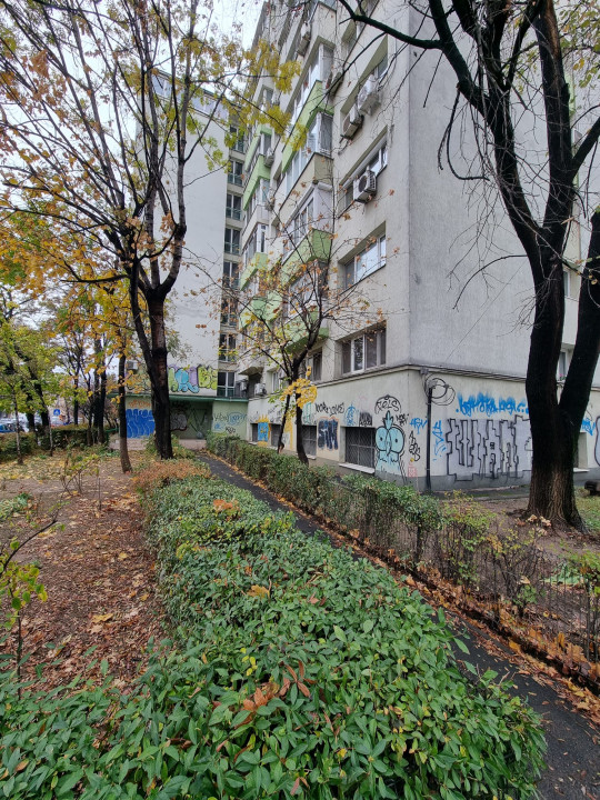 3 Cam Renovat Victoriei Iancu de Hunedoara Metrou Stradal Vedere Spate Lateral