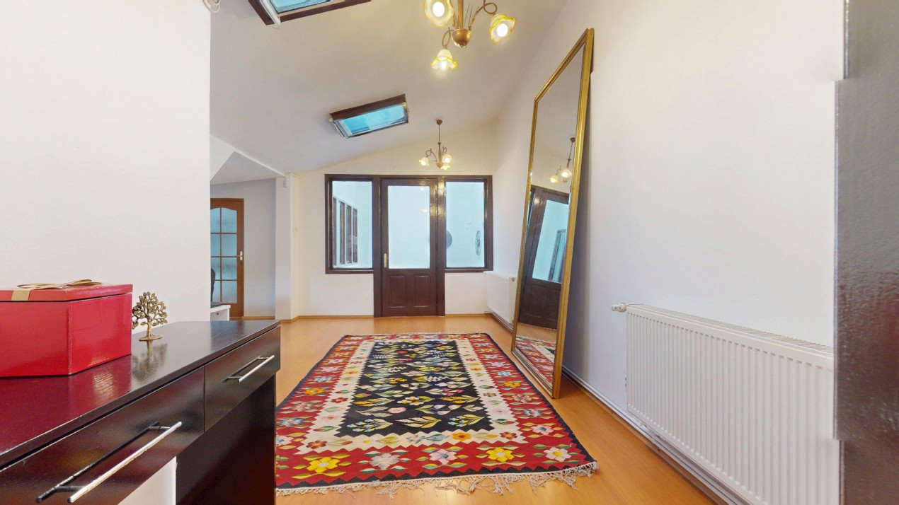 Casă cu șarm istoric lângă Cișmigiu – 6 camere, atrium natural, cramă