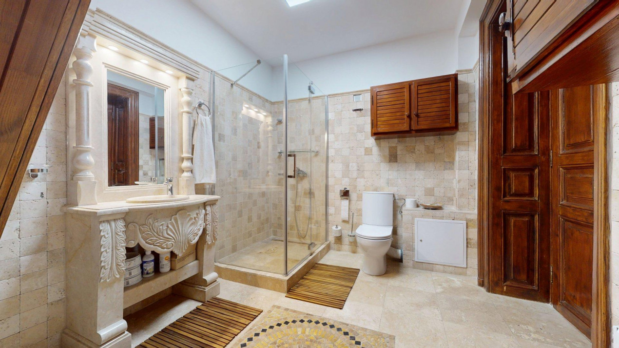 Casă cu șarm istoric lângă Cișmigiu – 6 camere, atrium natural, cramă
