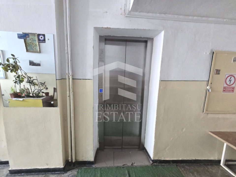 Centru - Apartament de 4 camere cu vedere Panoramica la Marea Neagra.
