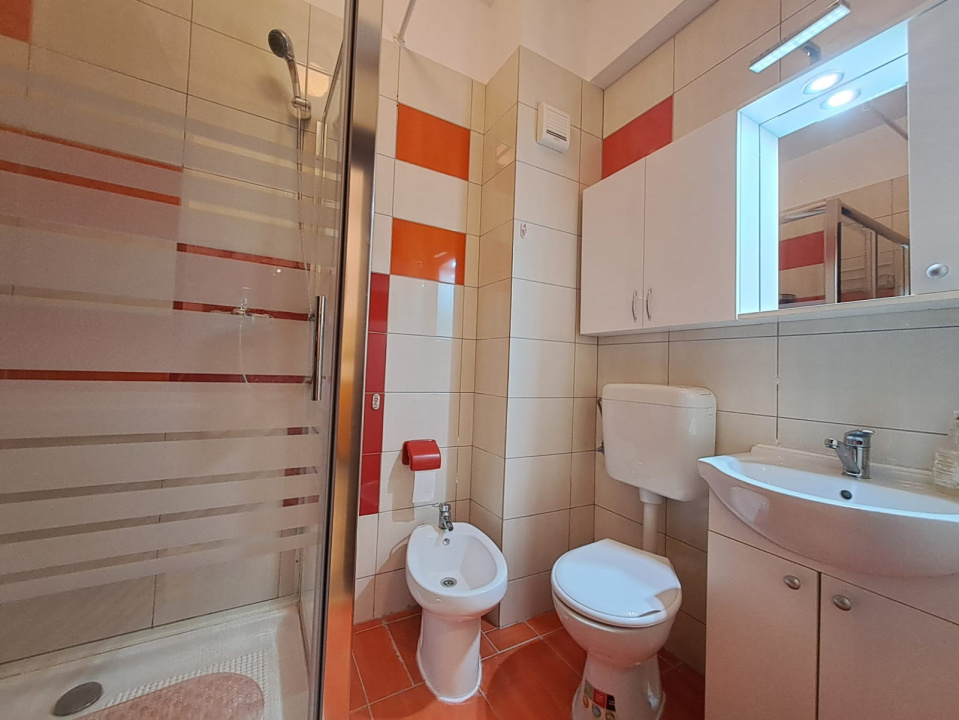 Garsoniera dubla 40 mp + balcon Auchan Militari