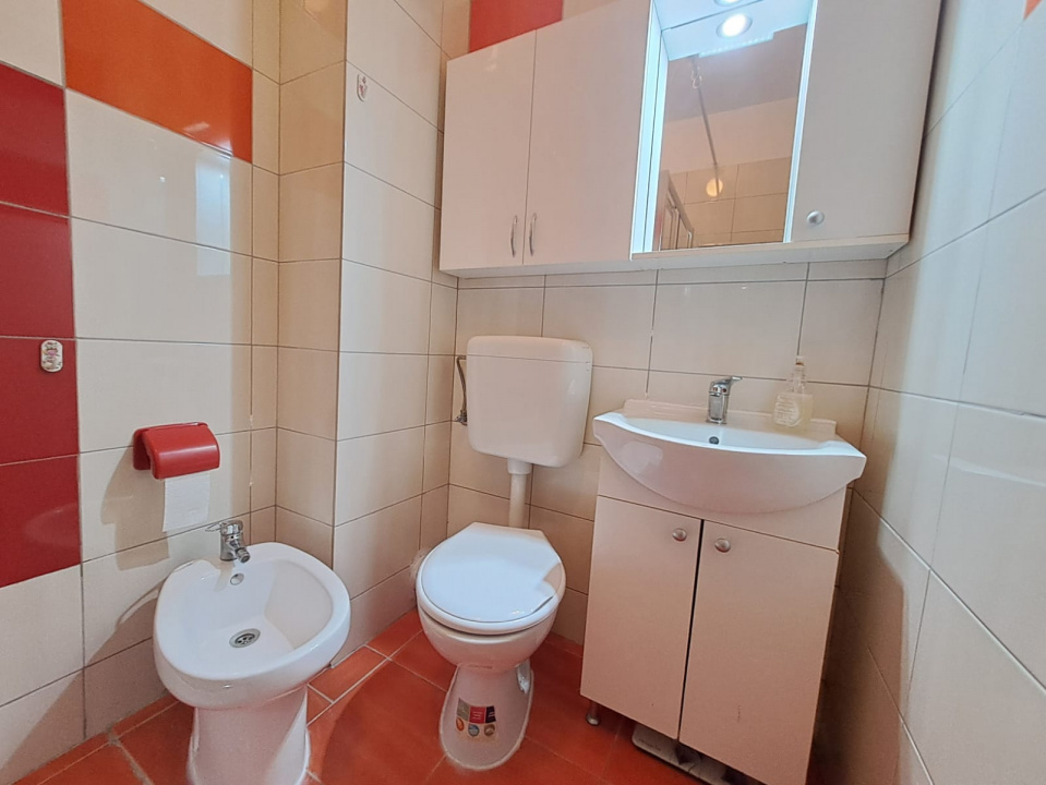 Garsoniera dubla 40 mp + balcon Auchan Militari