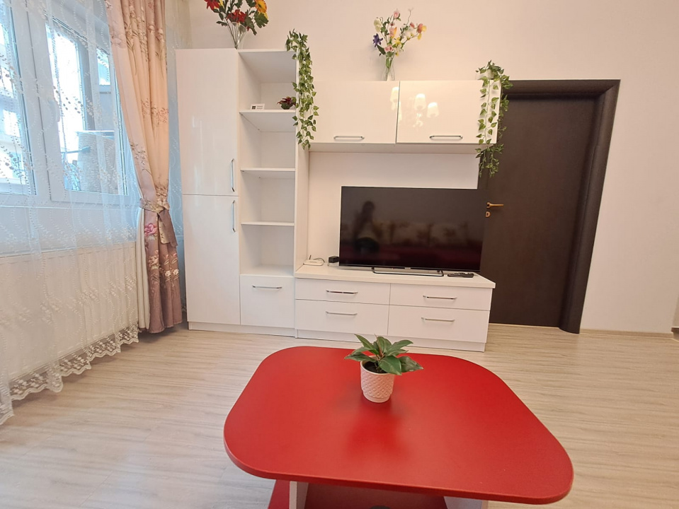 Garsoniera dubla 40 mp + balcon Auchan Militari