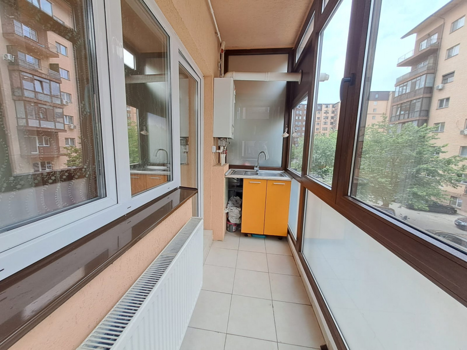 Garsoniera dubla 40 mp + balcon Auchan Militari
