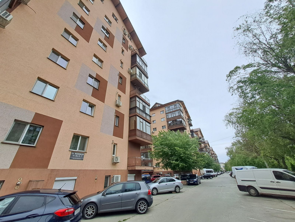 Garsoniera dubla 40 mp + balcon Auchan Militari