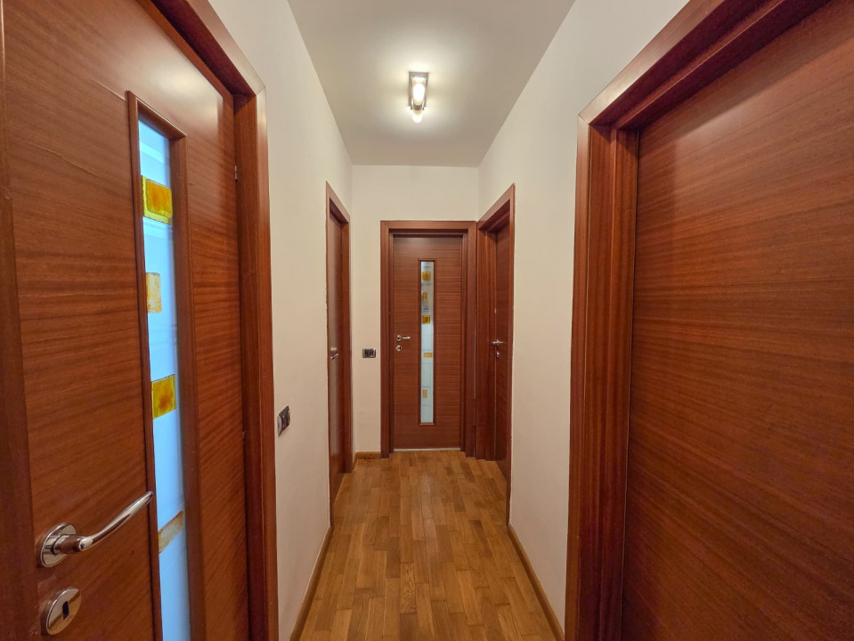 Apart 3 camere birouri stradal Bulevardul Unirii colt Nerva Traian