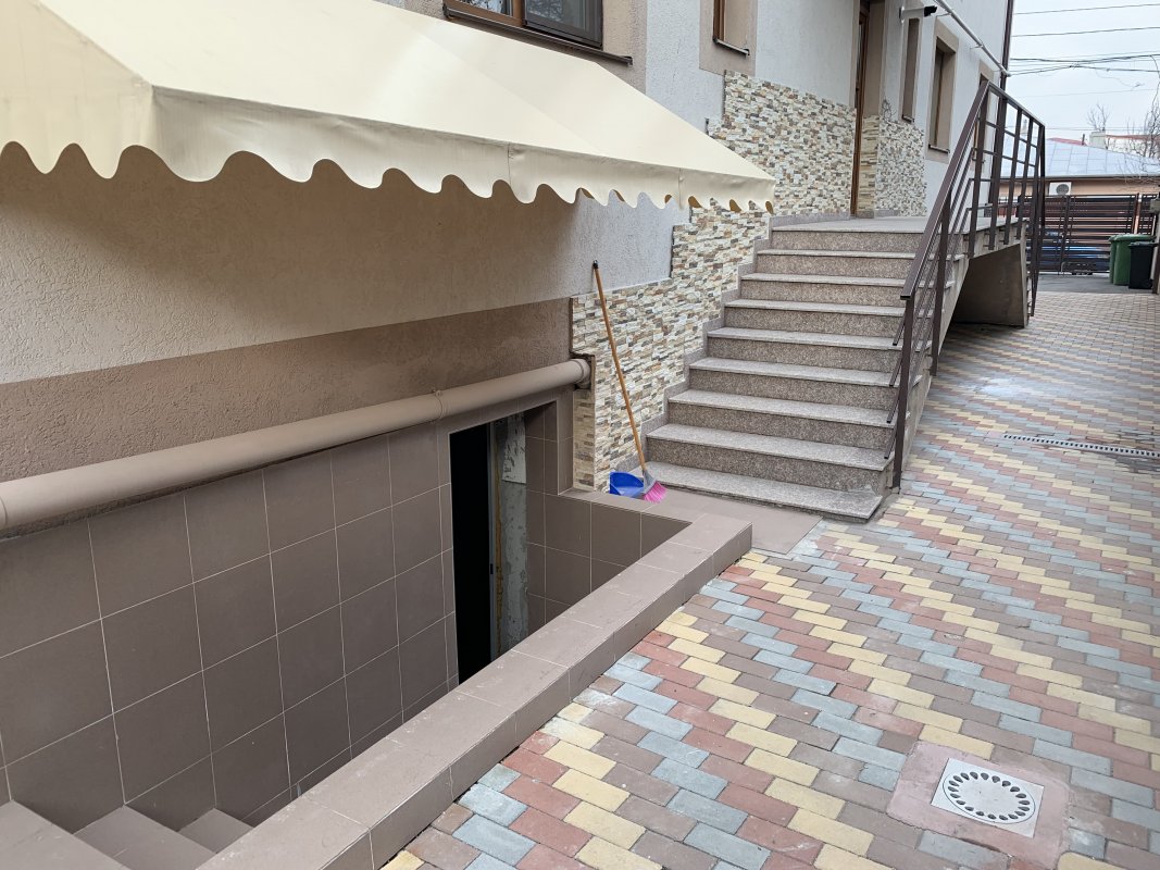 Colentina - str. Salciilor, demisol din 3 Open-Space